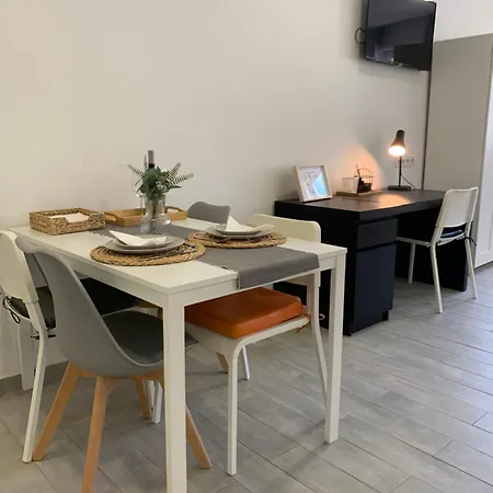Almada Downtown 402 Апартаменты *